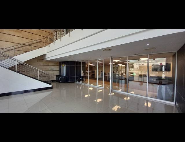 1,609M² OFFICE TO LET IN WOODMEAD
